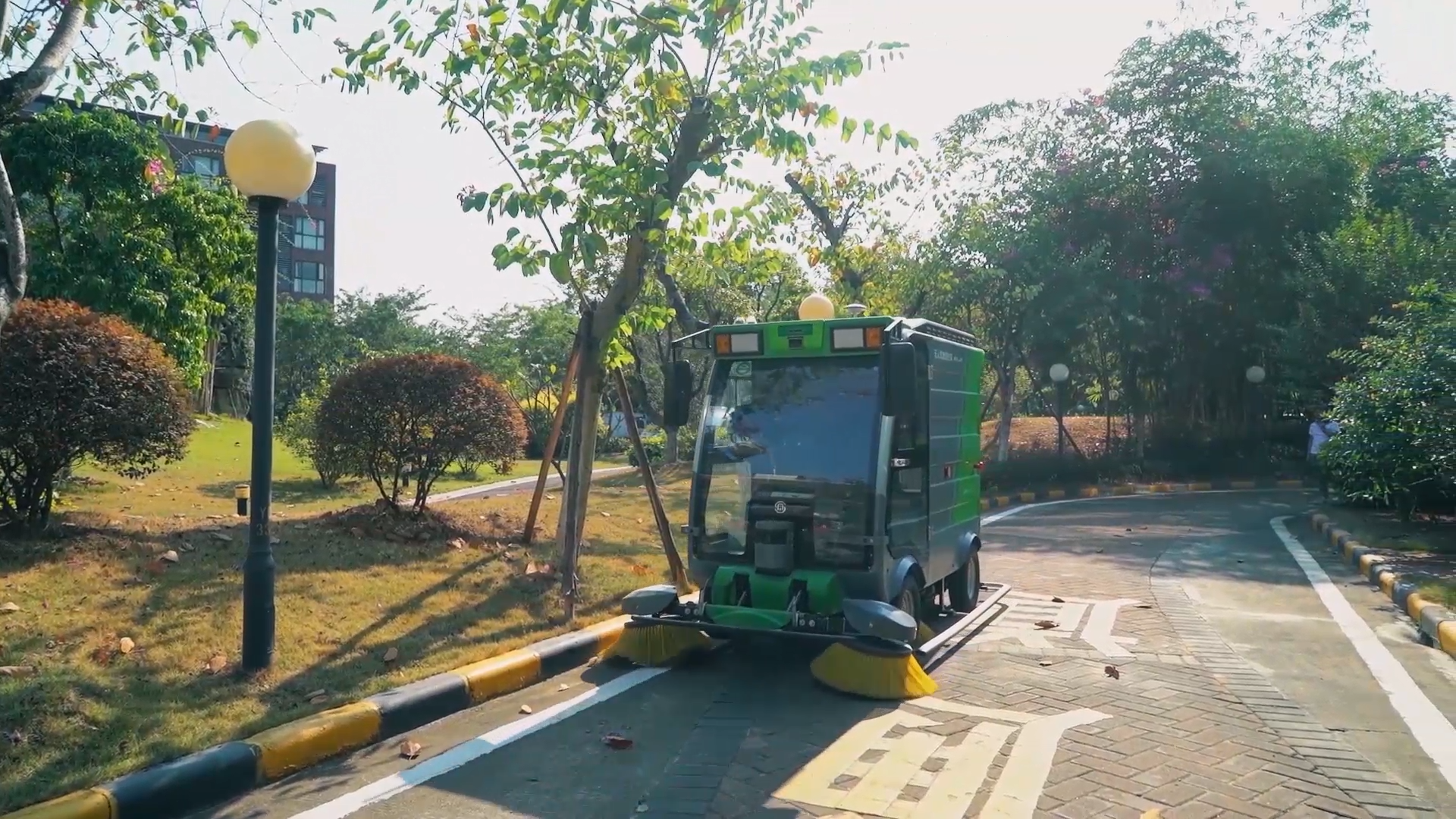 賽特智能：智賽潔凱得會科學廣場無人駕駛清掃車應用
